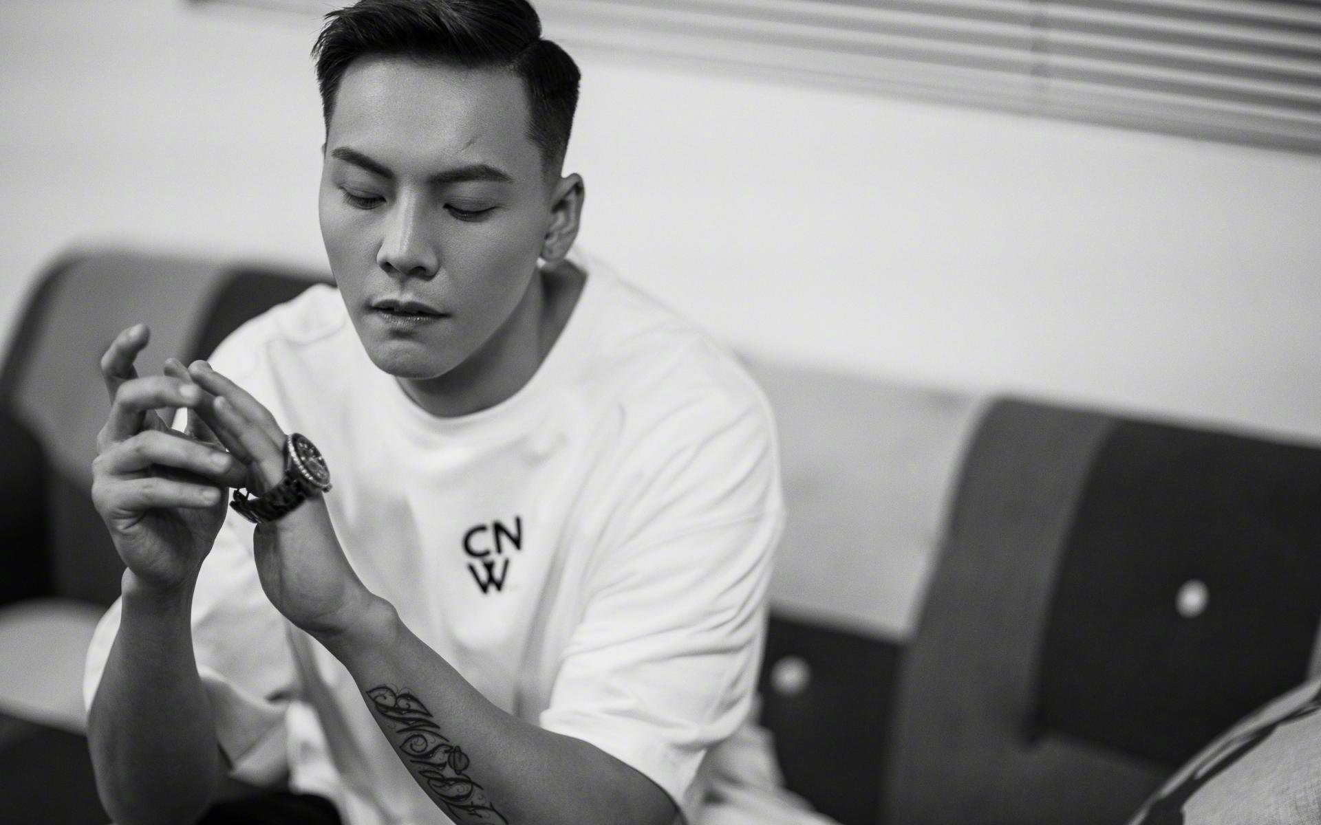 托特纳姆热刺主教练称必须全力以赴，托特纳姆热刺现任主教练