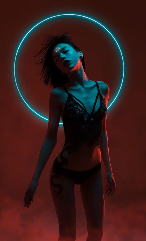 足球赛场精彩绝伦，比赛结果扣人心弦，足球赛场上精彩的瞬间句子